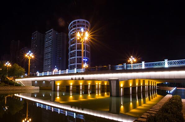 天橋照明亮化工程設(shè)計(jì)，點(diǎn)綴城市夜景燈光